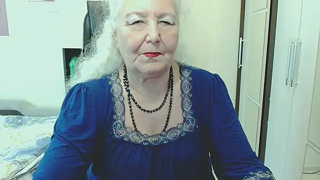 GrannyAlisa élő XXX-chatje