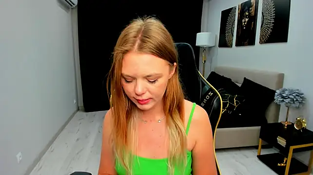 Онлайн чат XXX Strawberrye