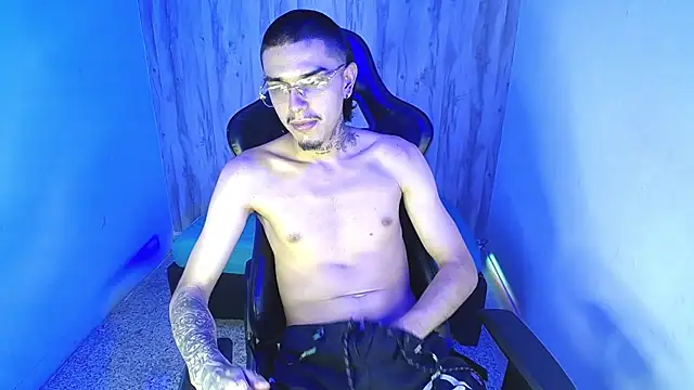 Tayson_Hot: онлайн-секс-чат