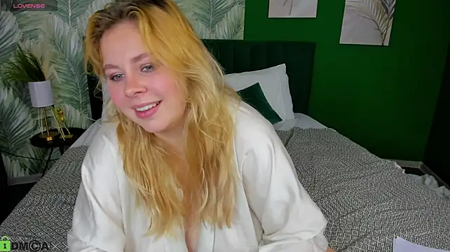 WetLuna1 élő XXX-chatje