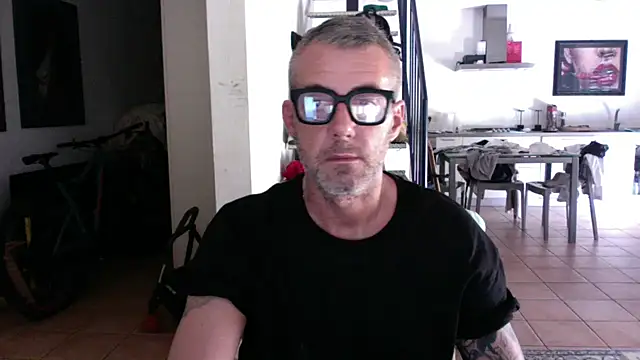 love_save_the_world's Live XXX Chat