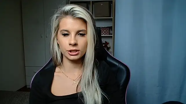 KristineGlow Live XXX-Chat