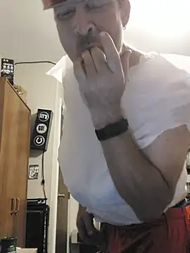 icebergXpress' Live XXX Chat