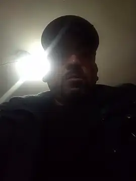 Ernesthot82's Live XXX Chat
