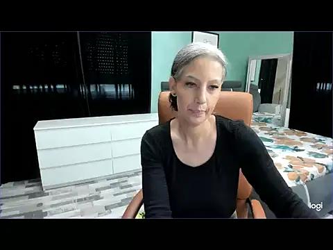 צ'אט XXX בשידור חי של LexxxyDiamond