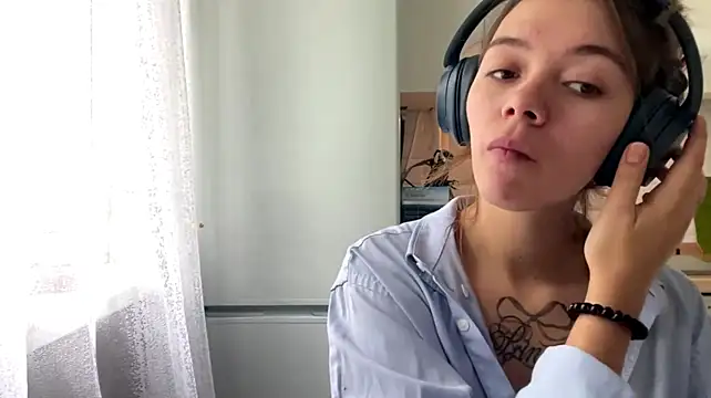 צ'אט XXX בשידור חי של meowskyy