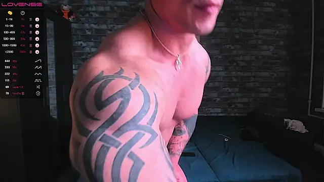 XXX chat uživo modela mark_normal