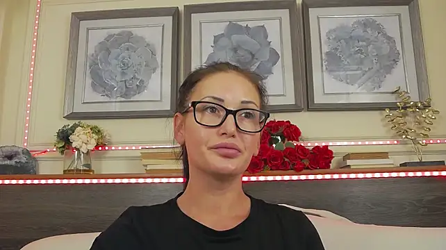 צ'אט XXX בשידור חי של HellenDesire