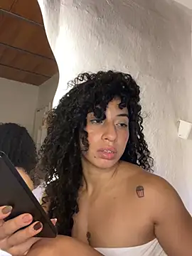 צ'אט XXX בשידור חי של Miily_0