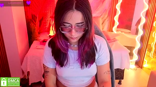 kristen_tay's Live Chat Room