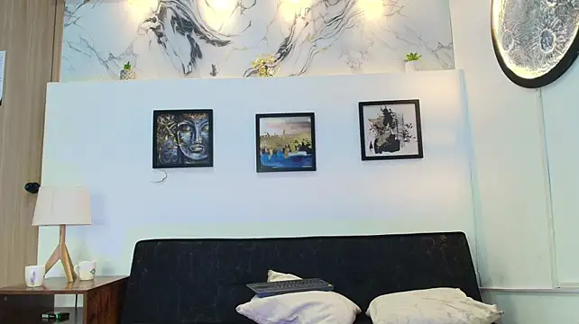 XXX chat uživo modela GOLDEN_BOSS