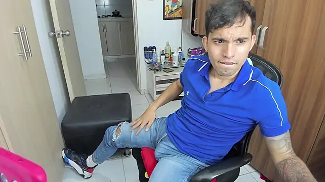 แชท XXX สดของ Mrbigcockdanicol10