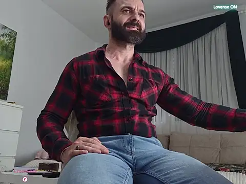 צ'אט XXX בשידור חי של GipsyKingRo