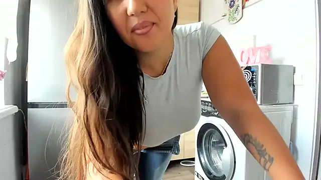 XXX chat uživo modela Mia_Marrone
