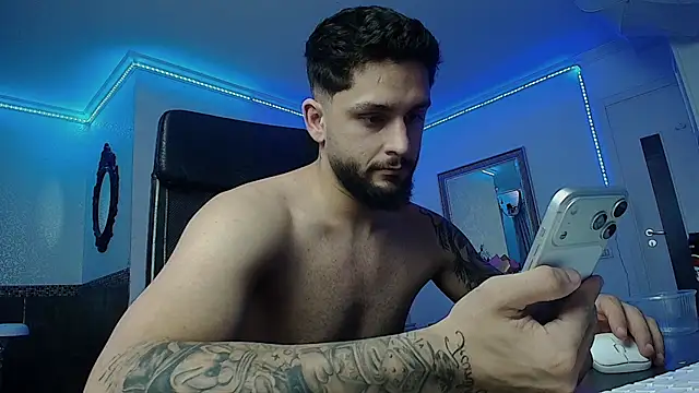 TroyWadee Adlı Modelin Canlı XXX Sohbeti