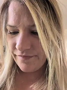 Chat +18 de Pxetiteblonde1 ao vivo