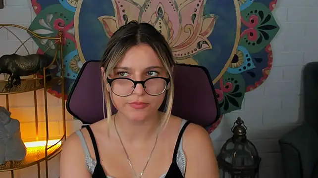 Chat +18 de LeslieBloom ao vivo