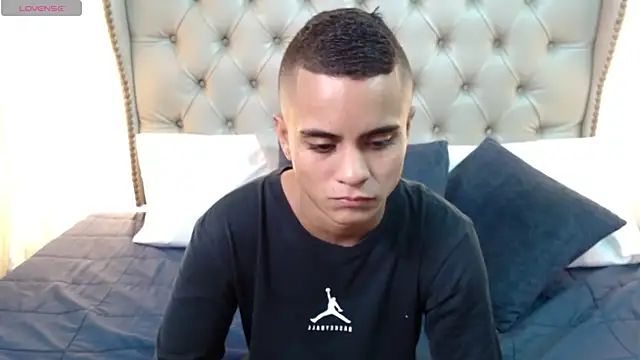 Živý XXX chat Liiamthompson
