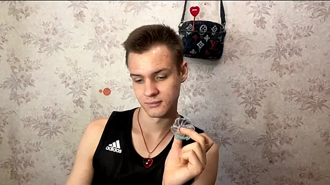 XXX chat uživo modela BigBabyMax