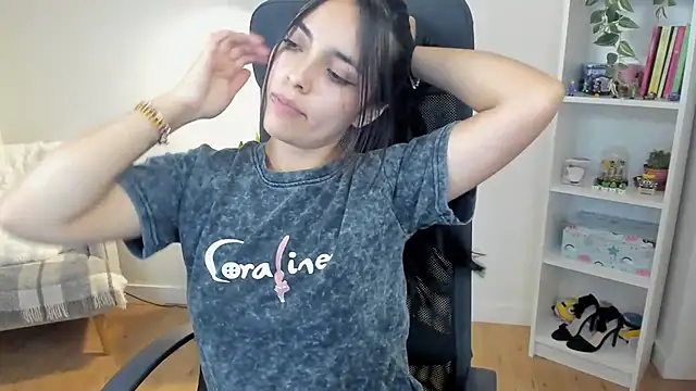 _BellaEvans_ Adlı Modelin Canlı XXX Sohbeti