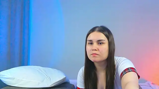 LucyMuur XXX чат на живо