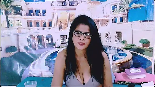צ'אט XXX בשידור חי של IndianAllure