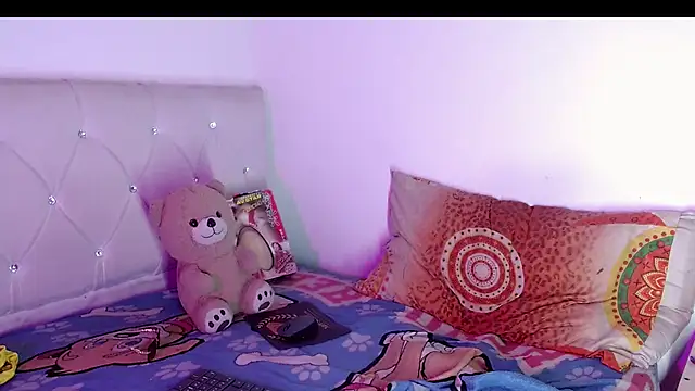 Angel_foxc13 élő XXX-chatje