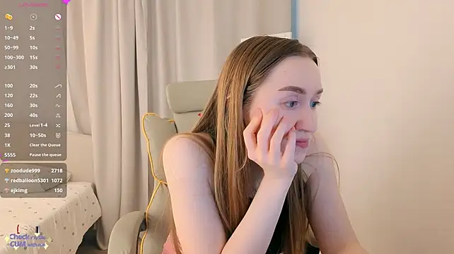 mowalova's Live XXX Chat