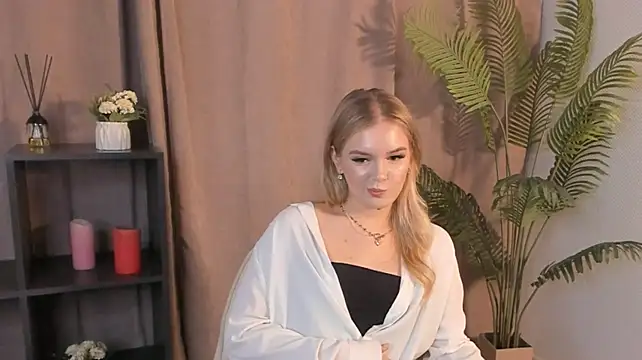 RuthieMalys Adlı Modelin Canlı XXX Sohbeti