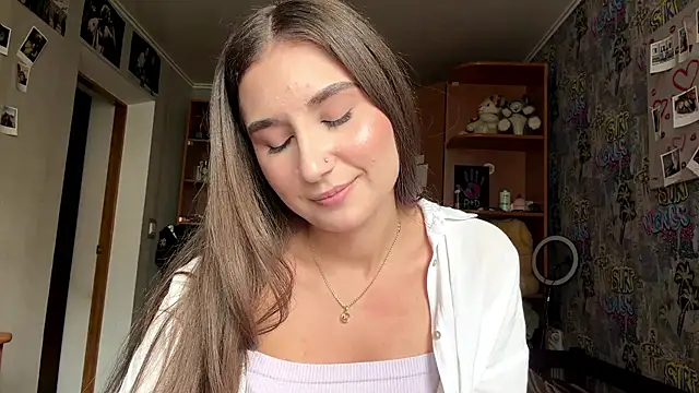 دردشة KittyNoSkirty الجنسية المباشرة
