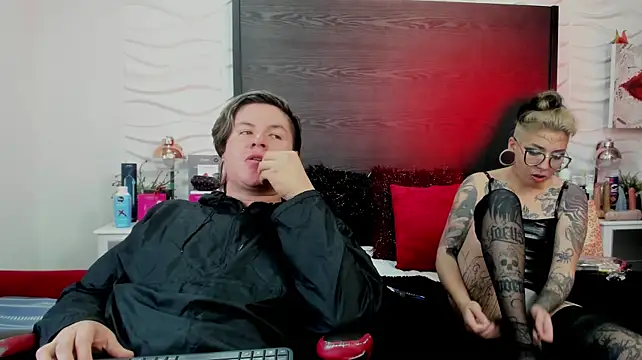 inkedsinners_ élő XXX-chatje