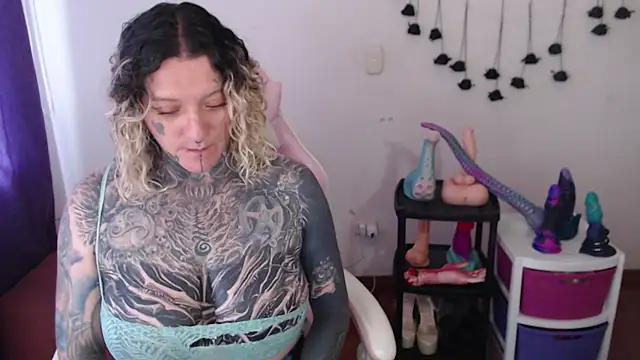 SLOPPYTITSS' Live XXX Chat