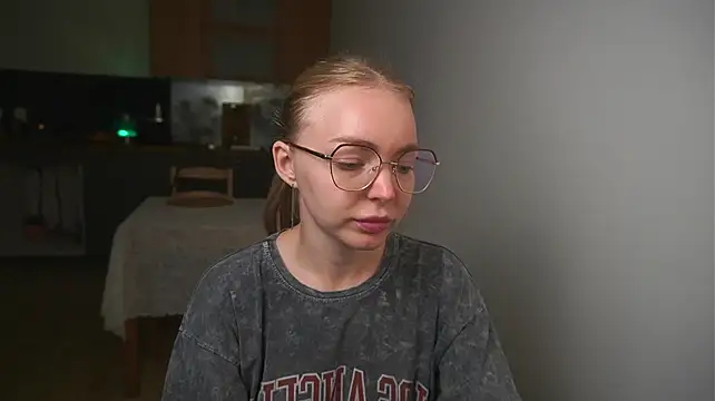 XXX chat uživo modela Emilyemmi