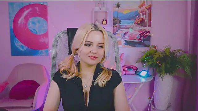 צ'אט XXX בשידור חי של AliceSilvia_