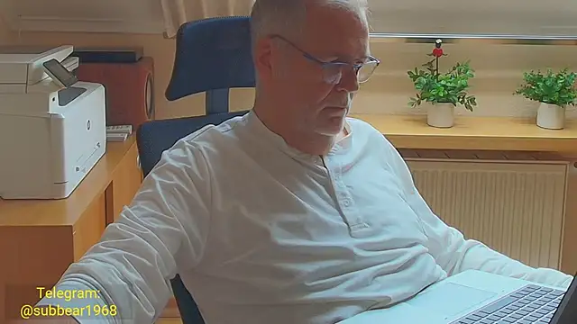 XXX chat uživo modela subbear1968