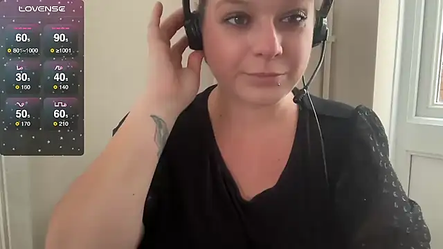 NaughtyWifeUK's Live XXX Chat