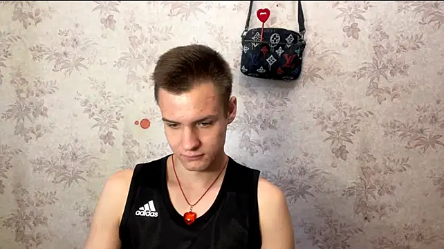 XXX chat uživo modela BigBabyMax
