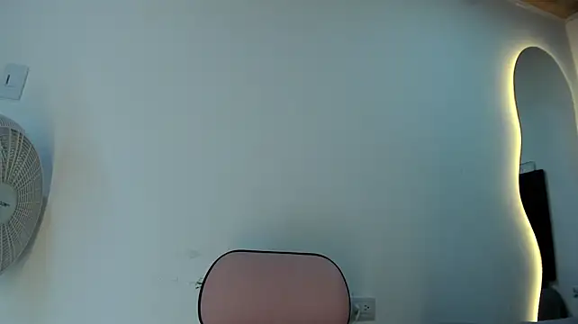 BustyGlow's Live XXX Chat