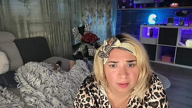 Monageil Adlı Modelin Canlı XXX Sohbeti