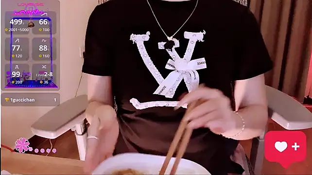 Bun-ChucheのライブXXXチャット