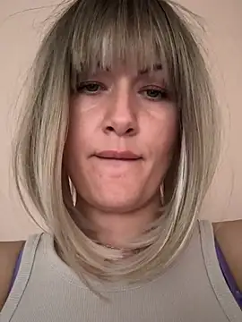 Živý XXX chat LunaFoxs