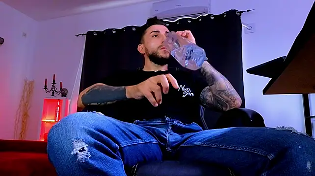 MightyAaron66 现场XXX聊天