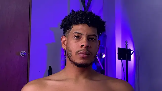 XXX chat uživo modela colt_addam