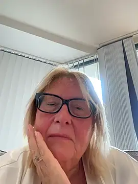 MoistCurveyChanel 라이브 XXX 채팅