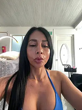 Chat +18 de kenia_castro1 ao vivo