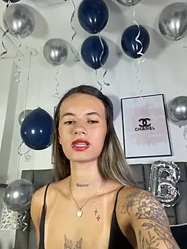 JuliaColemann Adlı Modelin Canlı XXX Sohbeti