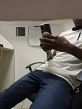 THATHAIRYTALLDUDE live XXX chat