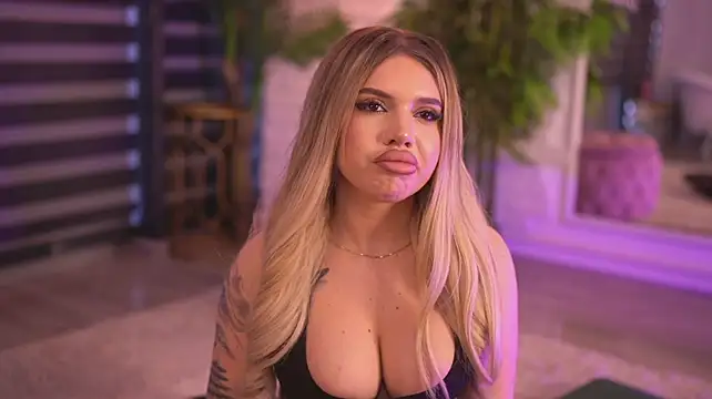 MaevaRey's Live XXX Chat