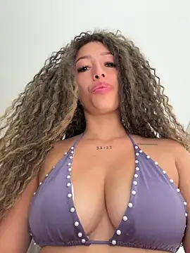 roxyrougee Adlı Modelin Canlı XXX Sohbeti