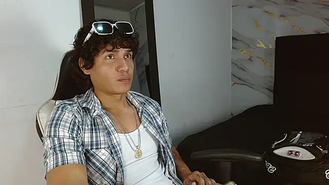 MaximilianRoth live XXX chat